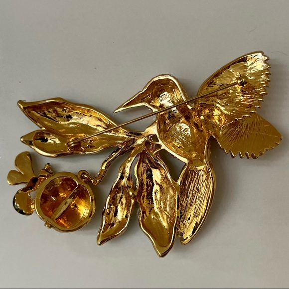 Large Dramatic Scene of Nature HummingBird Brooch - Picture 8 of 13